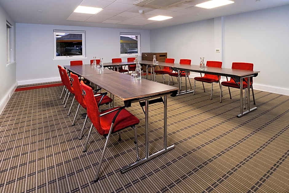 Holiday Inn Express Birmingham Oldbury By IHG