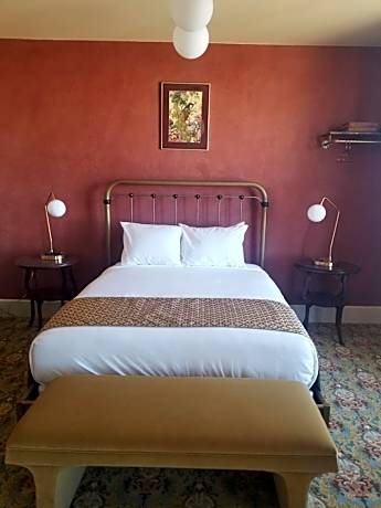 Standard Queen Room