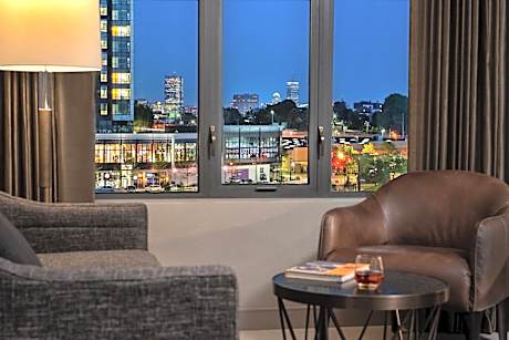 1 Bedroom Suite, 1 King, Sofa bed