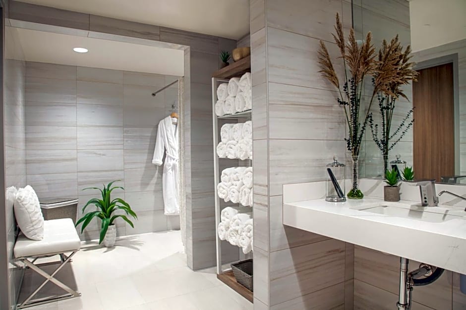 Legacy Resort Hotel & Spa