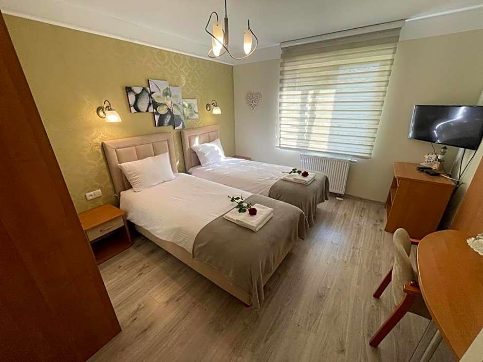 Villa Regina - Spokojna okolica - 100 metrów od lasu - blisko szpitala