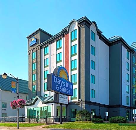Days Inn & Suites by Wyndham Niagara Falls Centre St. By the Falls