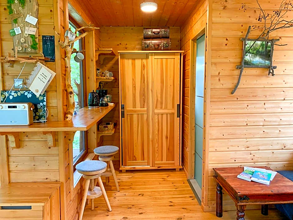 Domek na drzewie w Dolinie Uradu