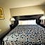 Econo Lodge Inn & Suites