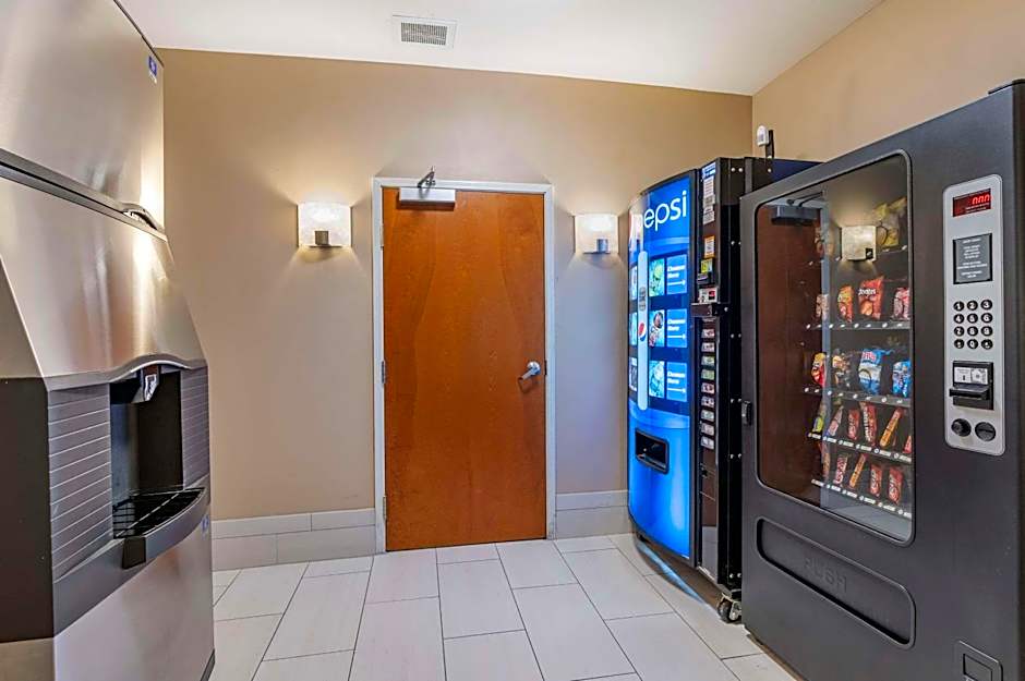 Comfort Inn Hebron-Lowell Area