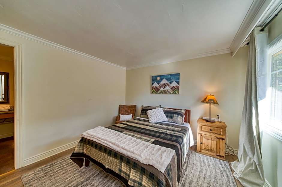 Moose and Maple Lodge