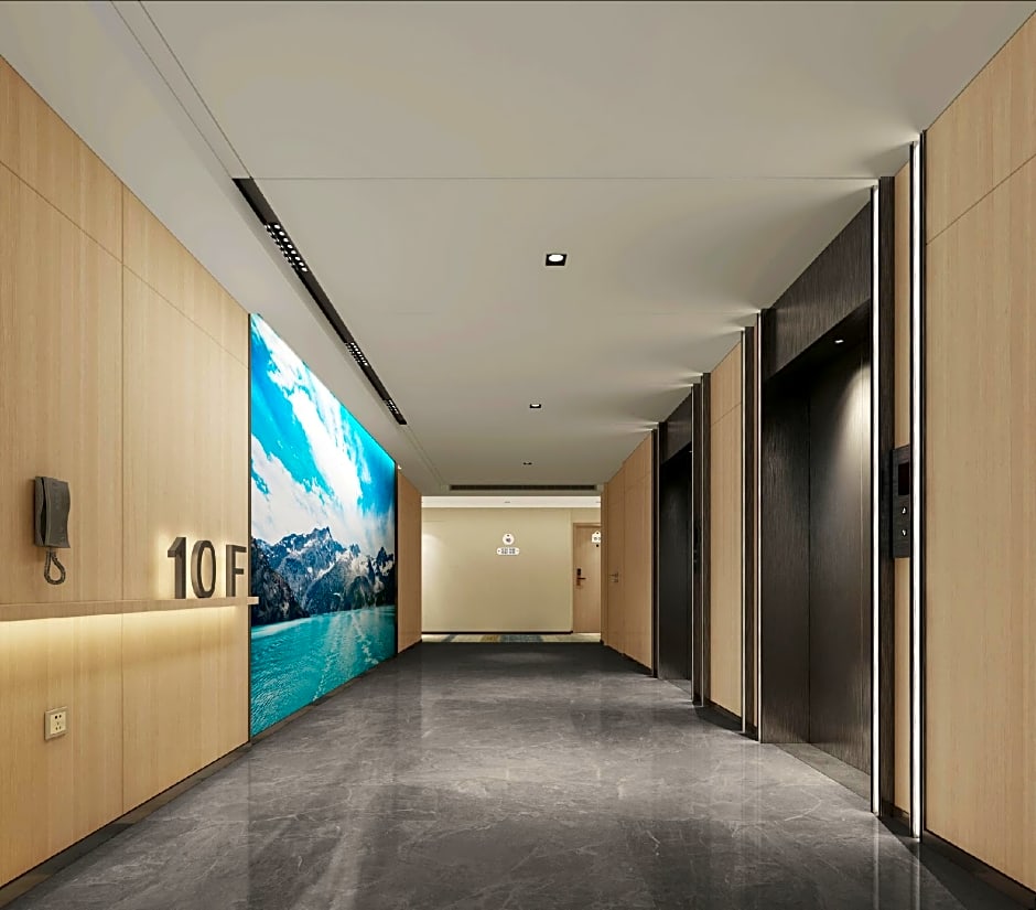 Holiday Inn Express Urumqi Station By IHG