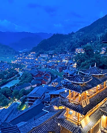 Xijiang Yunting Light Luxury Panoramic Hotel