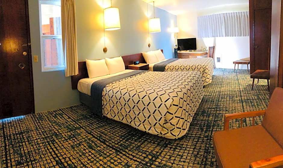 Curly Redwood Lodge