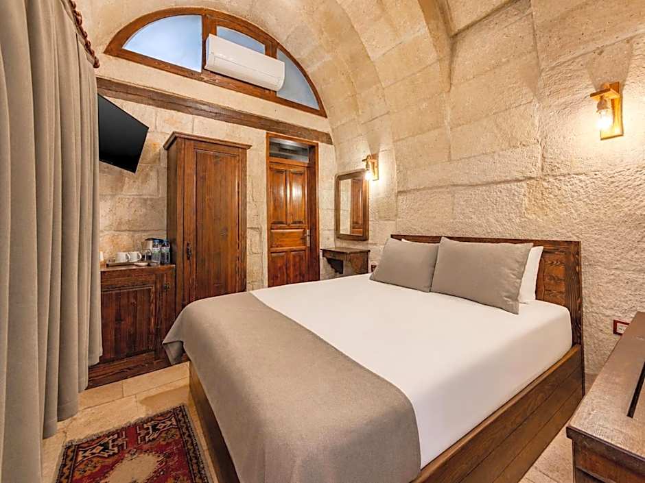 Castle Cave Hotel