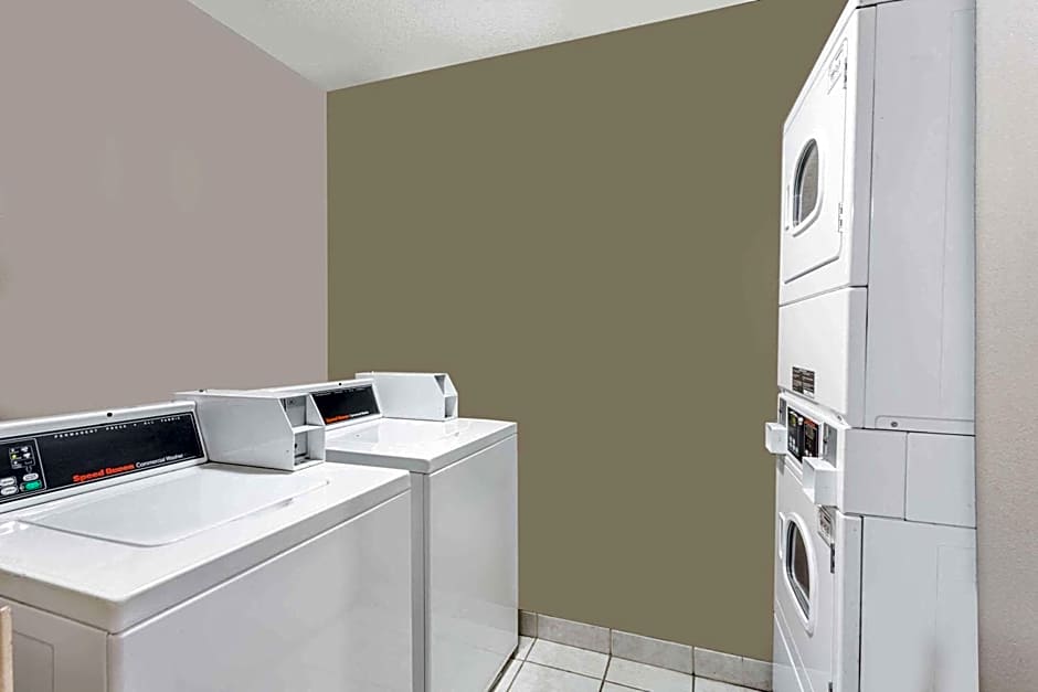 Days Inn by Wyndham Raleigh Glenwood-Crabtree