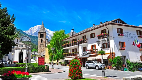 Hotel Bucaneve