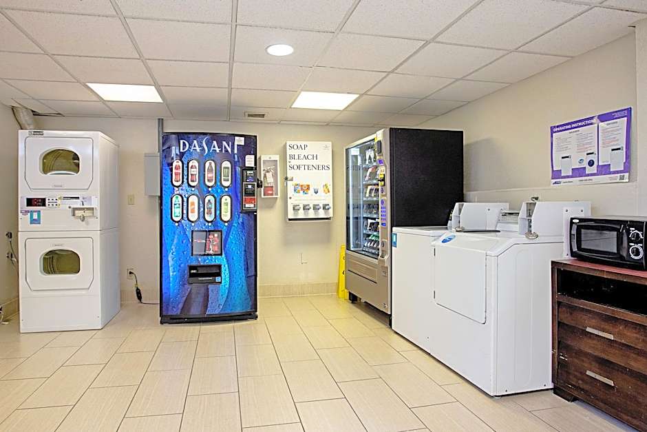 Red Roof Inn PLUS+ Wichita East