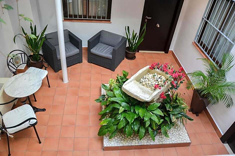 I AM La Posada Hotel and Apartment