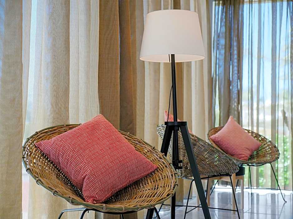 Topazio Vibe Beach Hotel & Apartments