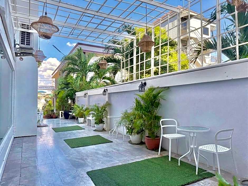 Ayothaya Riverside Hotel