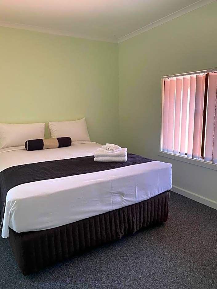 Lakeside Motel Waterfront