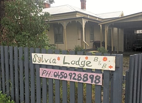 Sylvia Lodge A step back in time pet friendly Homestay