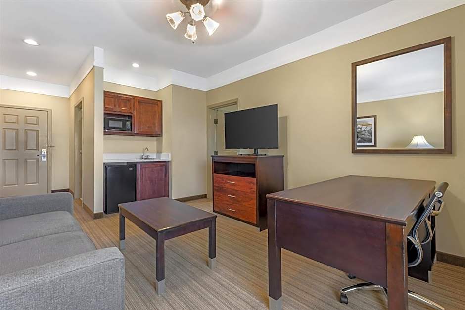 Best Western Plus Monica Royale Inn & Suites