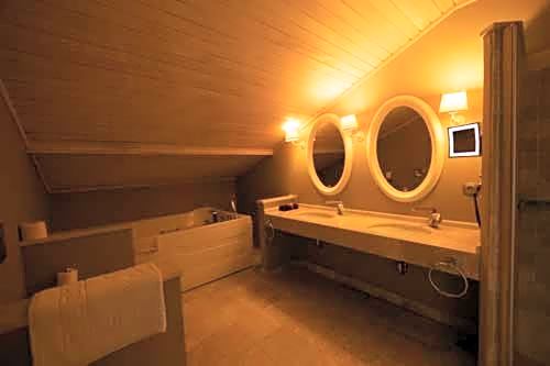 Pinehill Hotel & Suites