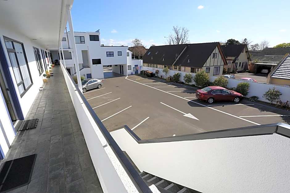 Shadzz Motel