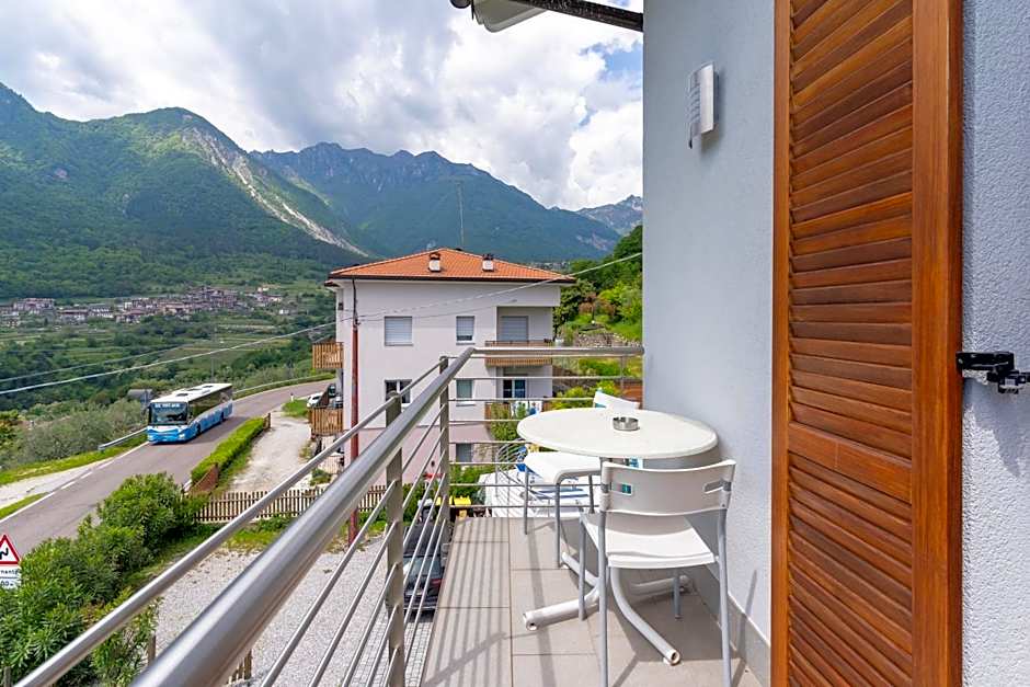 Infinity View Garda Lake con Piscina Panoramica e Vista Lago a Tenno