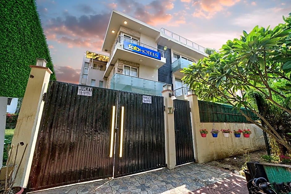 FabHotel Rivlet