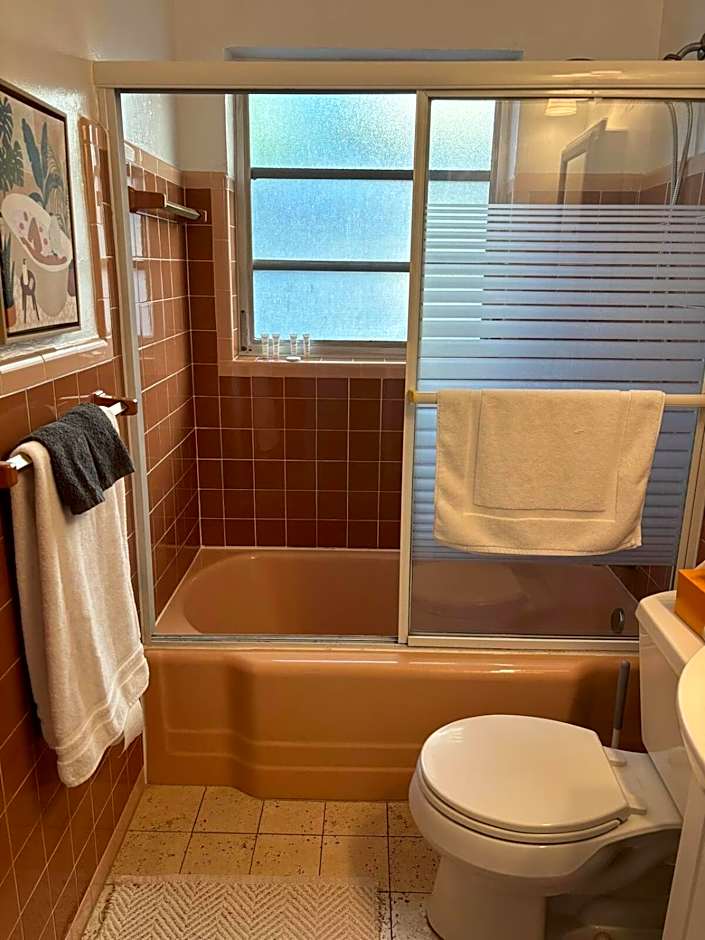 Aloha Apartments On the Intracoastal-Walk to the Beach