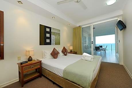 One-Bedroom Apartment with Ocean View