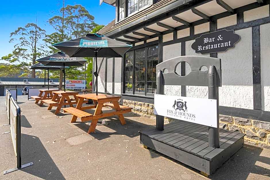 The Fox and Hounds Historic Hotel