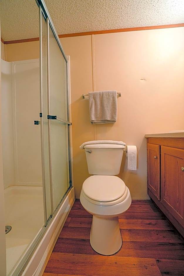 Grand Eagle Ford Lodge & RV Park