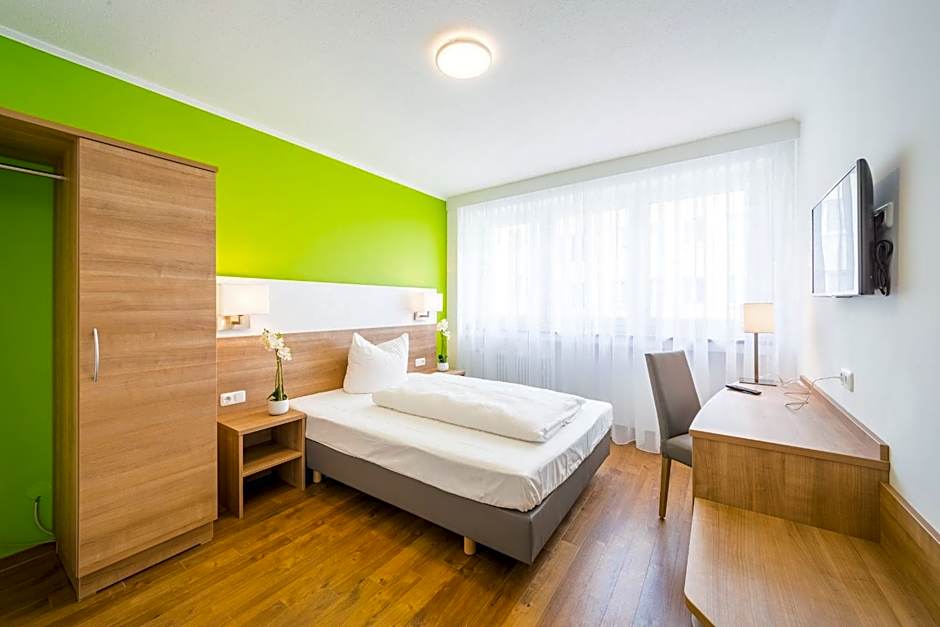 Hotel S16