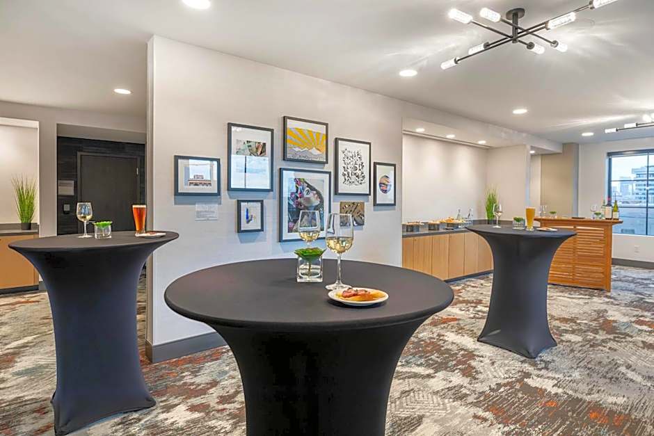 Cambria Hotel Denver Downtown RiNo