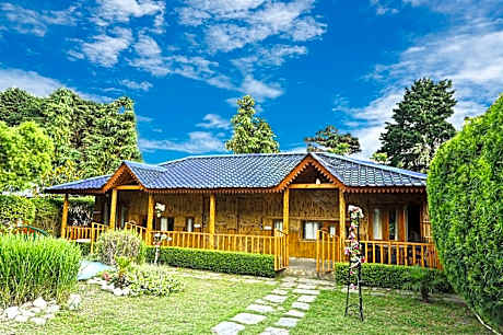 Foxoso Misty Oaks Resort