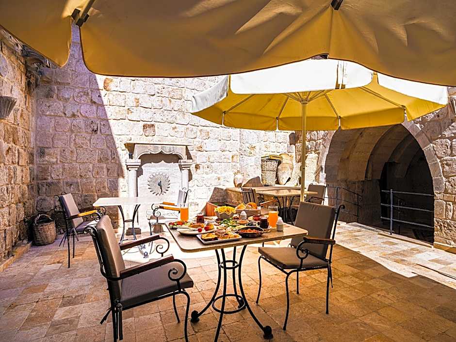 Ares Cave Suites