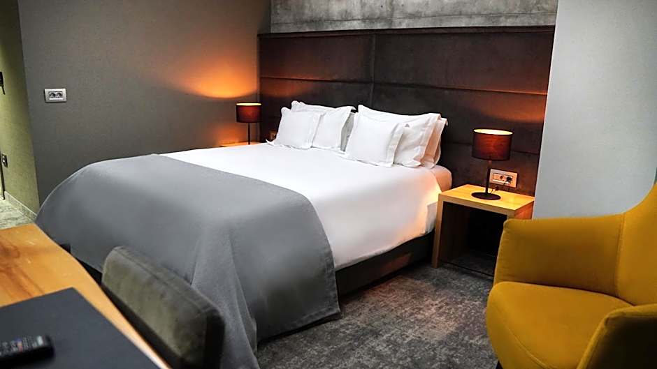 Aniroc Signature Hotel