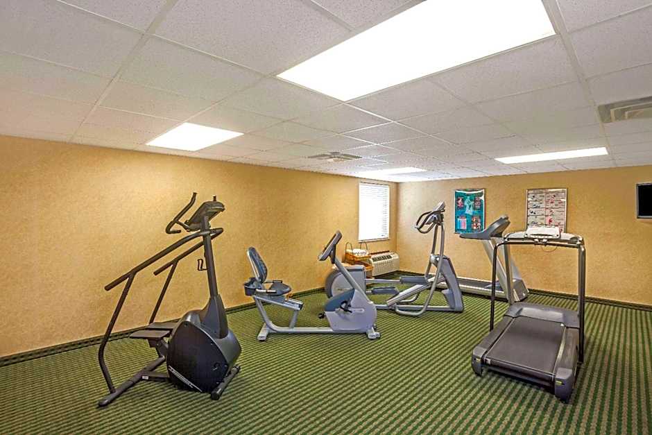 Baymont by Wyndham Louisville Airport South