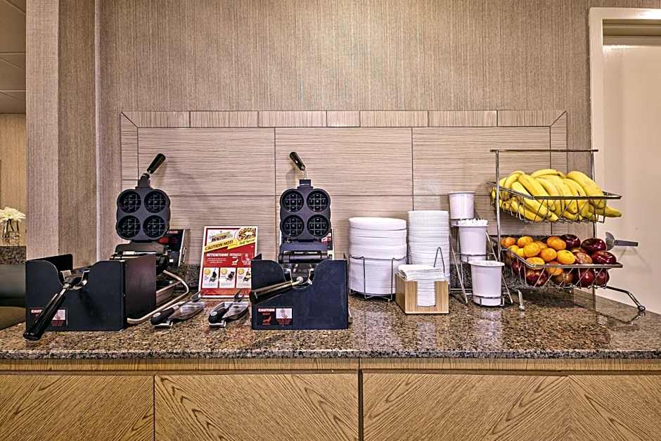 La Quinta Inn & Suites by Wyndham Toledo Perrysburg