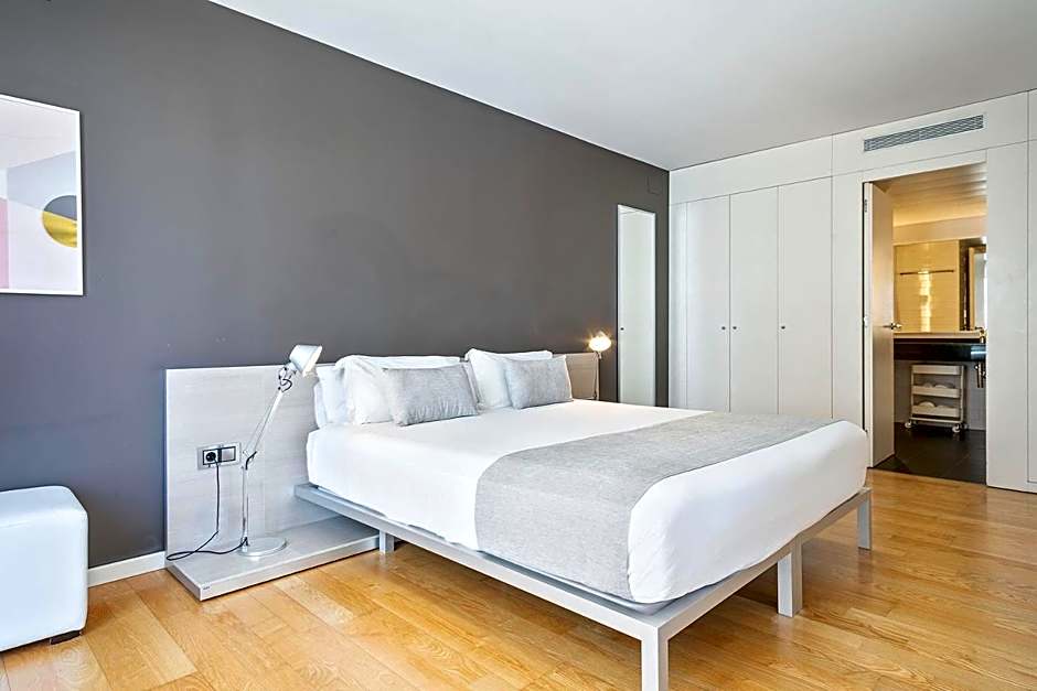 Lugaris Beach Apartments