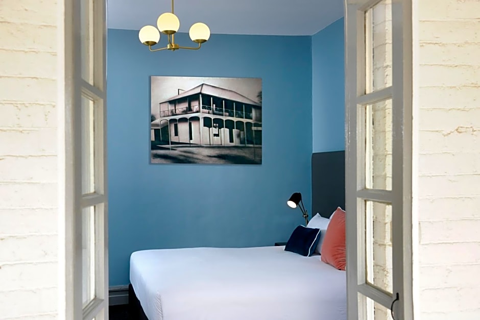 The Stirling Arms Hotel