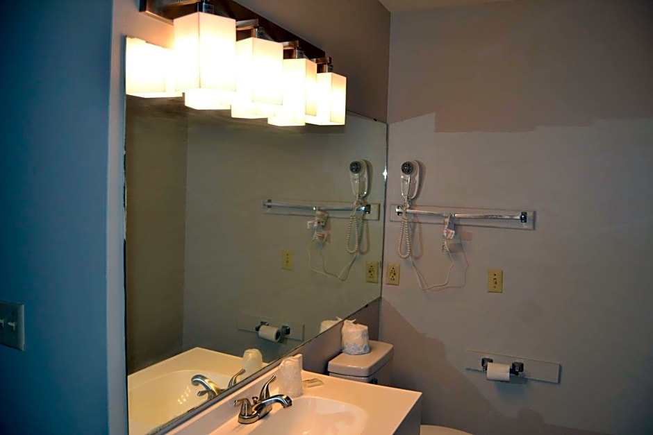 Days Inn and Suites by Wyndham Sikeston
