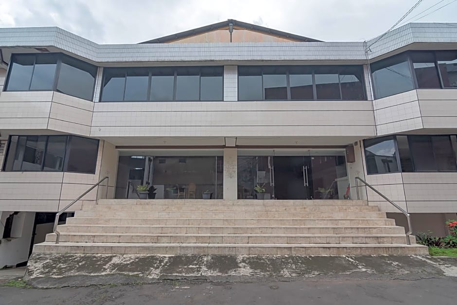 RedDoorz near Sukabumi Station 2