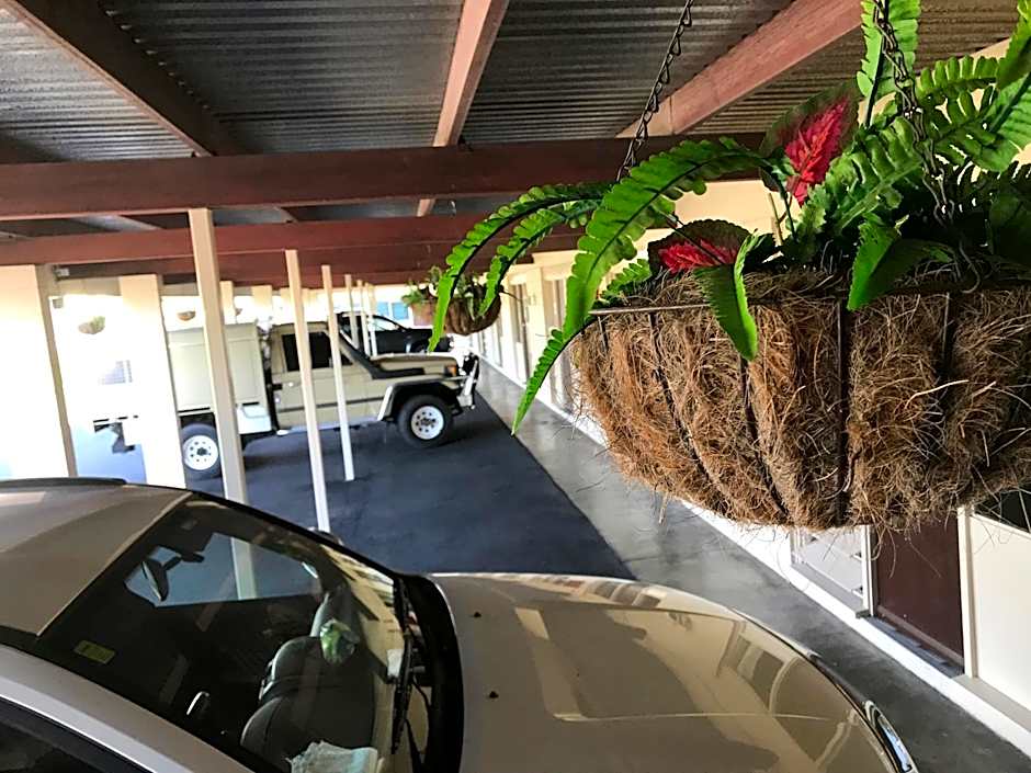 Cairns Motor Inn