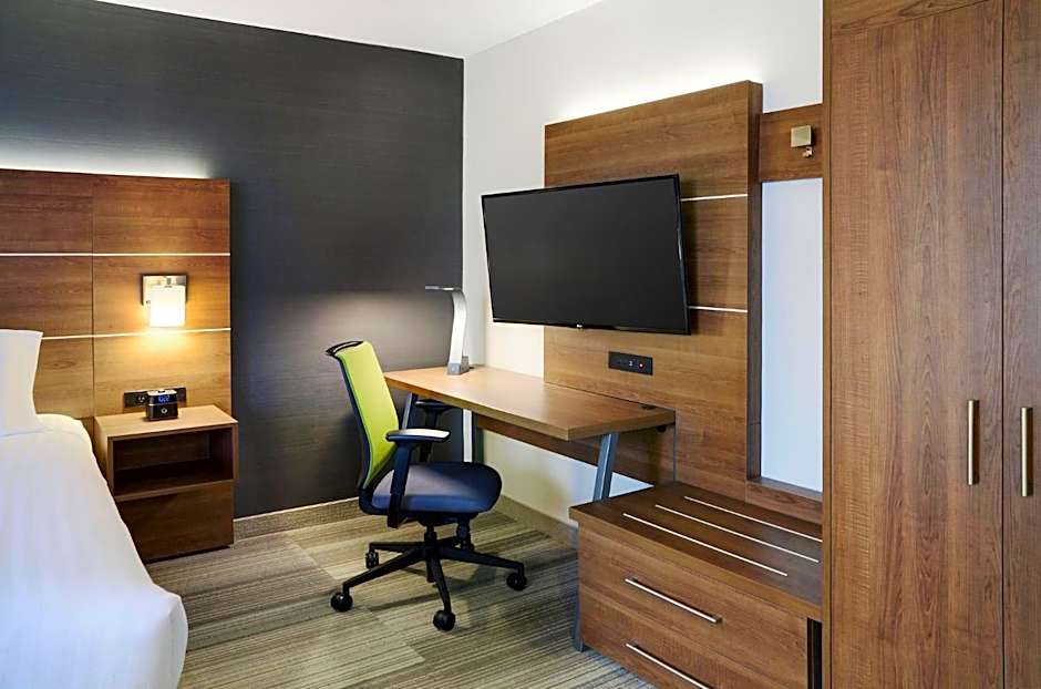 Holiday Inn Express Toronto Downtown By IHG