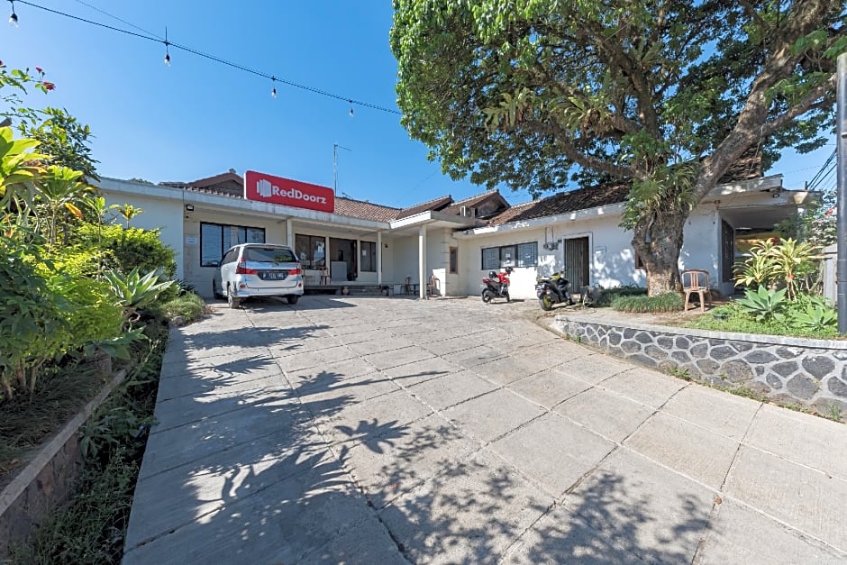 RedDoorz Syariah @ Jl Raya Sukabumi