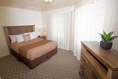 Two Bedroom with Queen Bed and Double Bed - No View