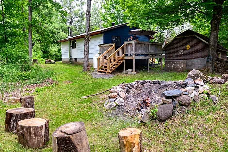 Cozy Cabin in the Forest w BBQ Firepit and More