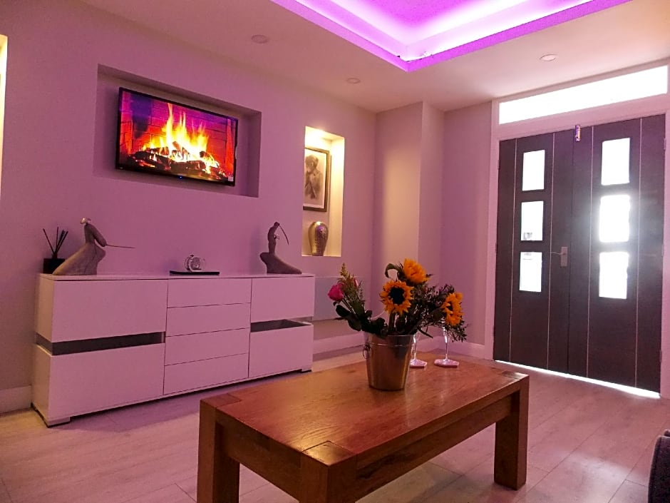 Eden Suite Sasco Apartments