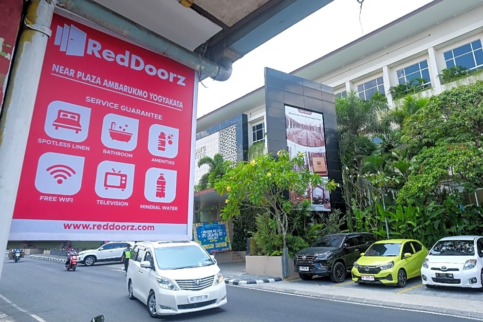 RedDoorz near Plaza Ambarrukmo Yogyakarta