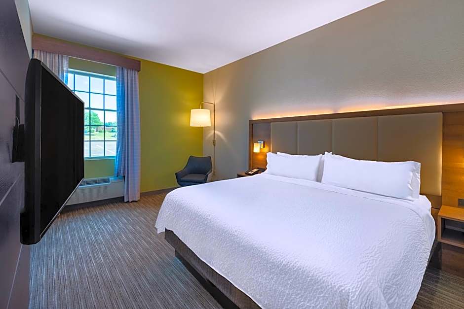Holiday Inn Express State College at Williamsburg Square By IHG
